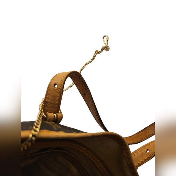 LOUIS VUITTON PETIT BUCKET BAG - Picture 15 of 16